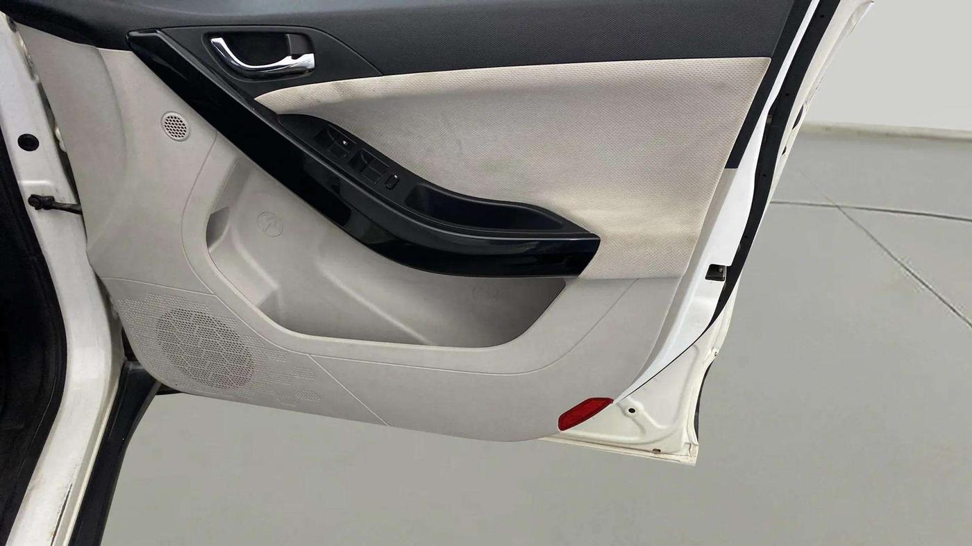 2020 Tata NEXON XZA PLUS PETROL, Petrol, Automatic, 67,625 km, Driver Side Door Panels Control