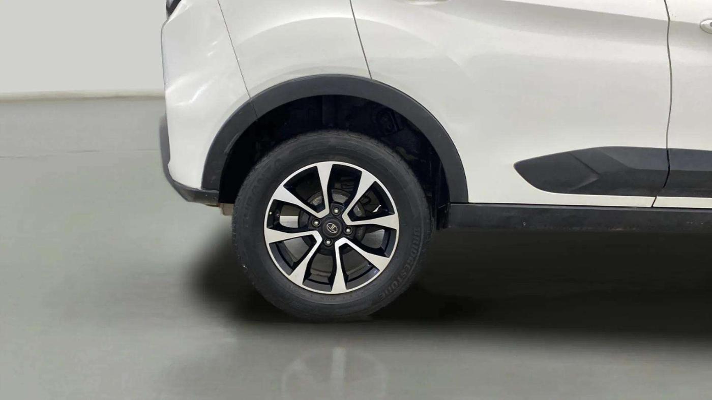 2020 Tata NEXON XZA PLUS PETROL, Petrol, Automatic, 67,625 km, Right Rear Wheel