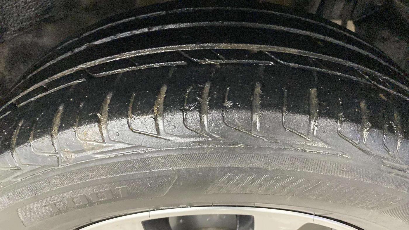 2020 Tata NEXON XZA PLUS PETROL, Petrol, Automatic, 67,625 km, Right Rear Tyre Tread