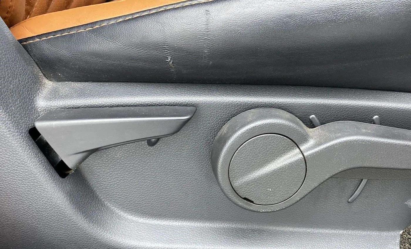 2022 Mahindra Thar LX  P 4WD AT CONVERTIBLE, Petrol, Automatic, 23,826 km, Driver Side Adjustment Panel