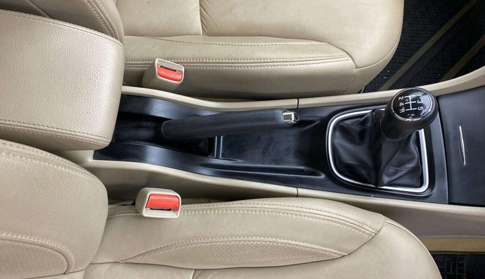 2019 Maruti Ciaz ALPHA 1.5 SHVS PETROL, Petrol, Manual, 33,979 km, Gear Lever