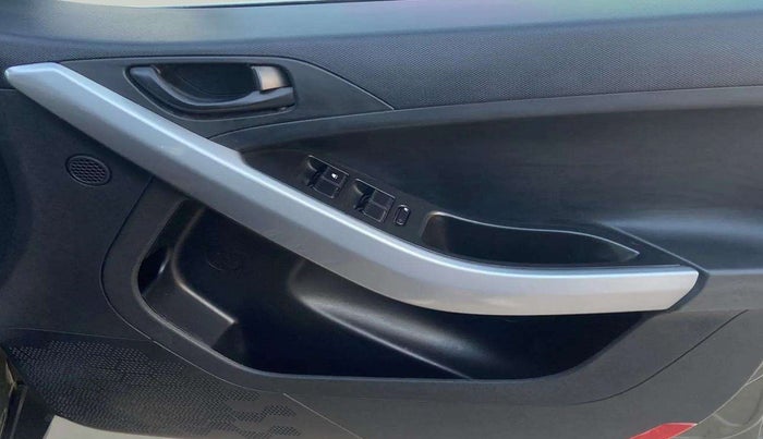 2021 Tata NEXON XM SUNROOF PETROL, Petrol, Manual, 40,118 km, Driver Side Door Panels Control