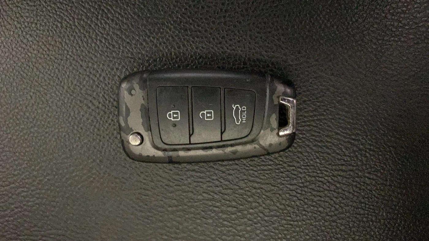 2018 Hyundai Verna 1.6 VTVT SX, Petrol, Manual, 50,455 km, Key Close Up