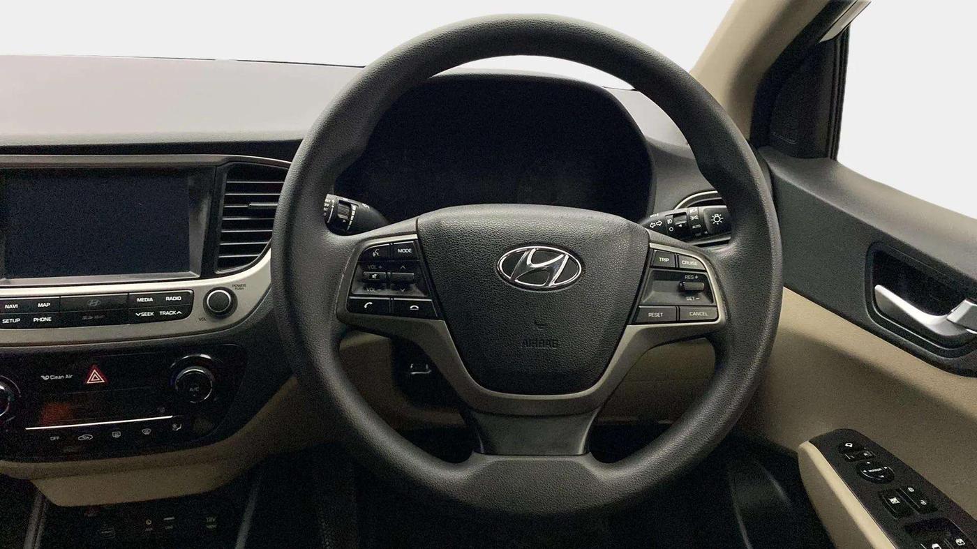 2018 Hyundai Verna 1.6 VTVT SX, Petrol, Manual, 50,455 km, Steering Wheel Close Up