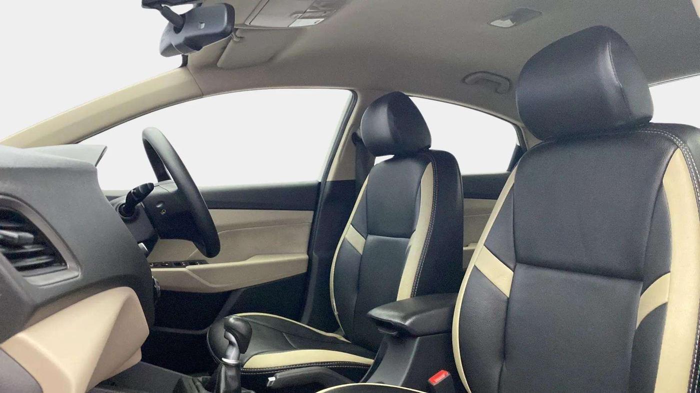 2018 Hyundai Verna 1.6 VTVT SX, Petrol, Manual, 50,455 km, Right Side Front Door Cabin