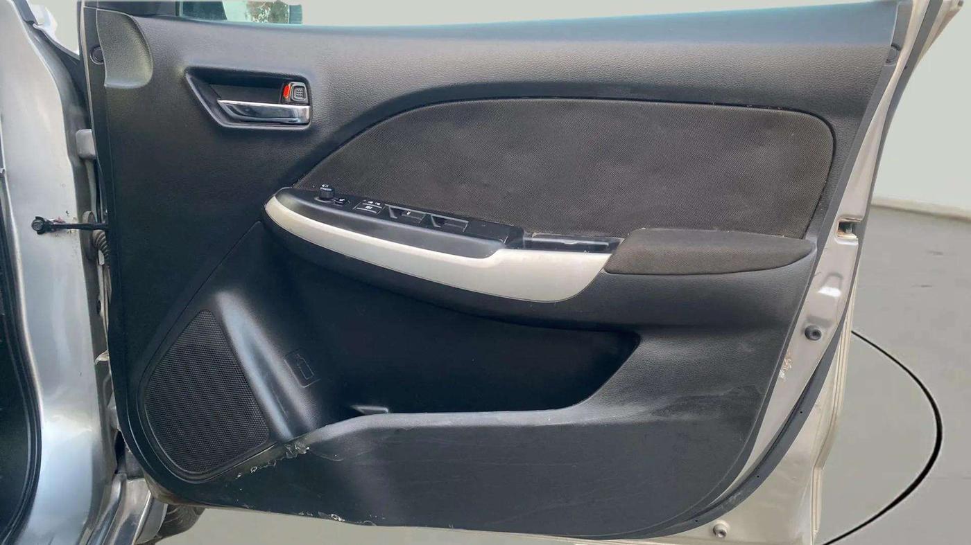 2016 Maruti Baleno ALPHA PETROL 1.2, Petrol, Manual, 50,880 km, Driver Side Door Panels Control