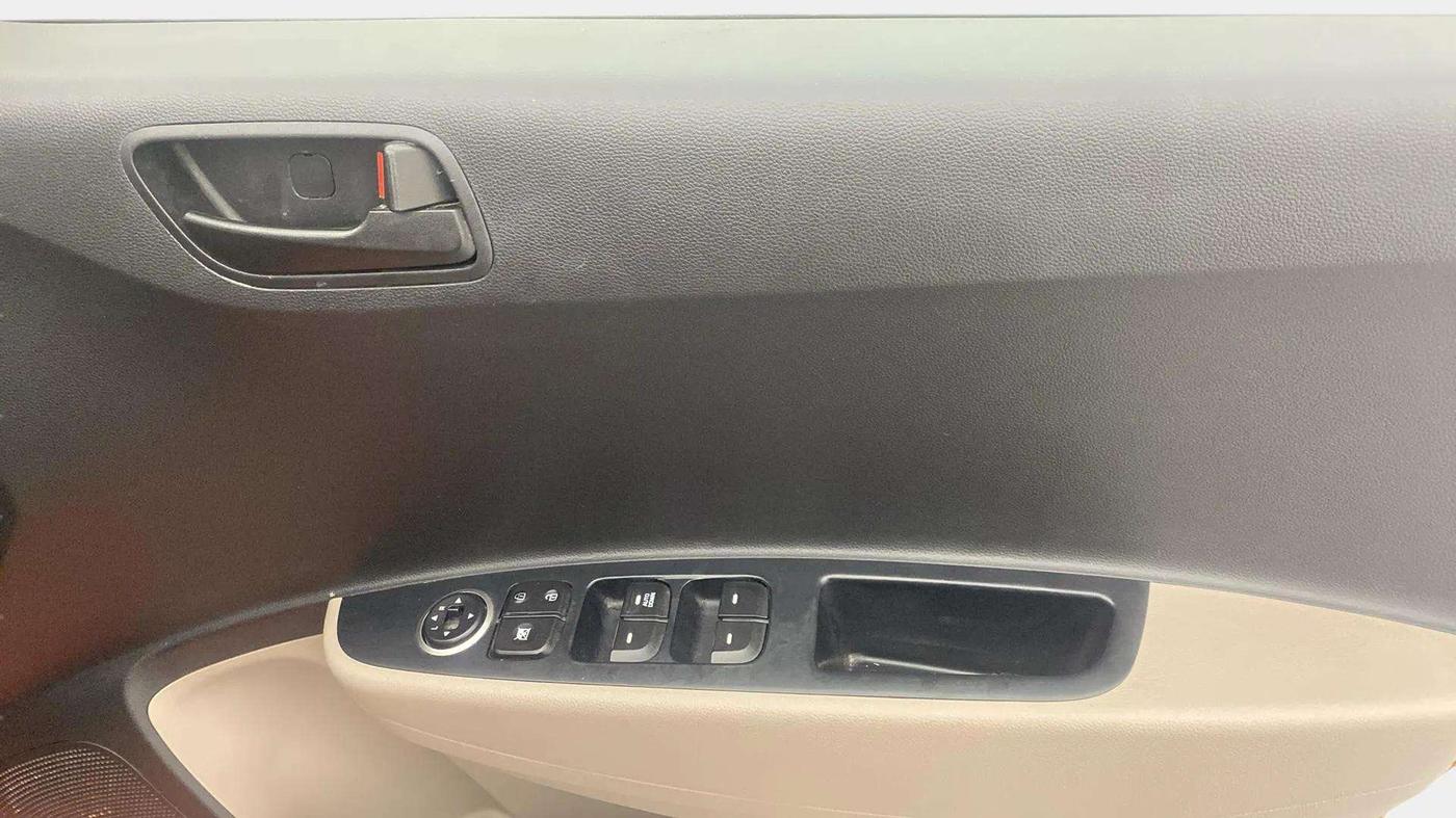 2017 Hyundai Grand i10 MAGNA 1.2 KAPPA VTVT, Petrol, Manual, 39,076 km, Driver Side Door Panels Control