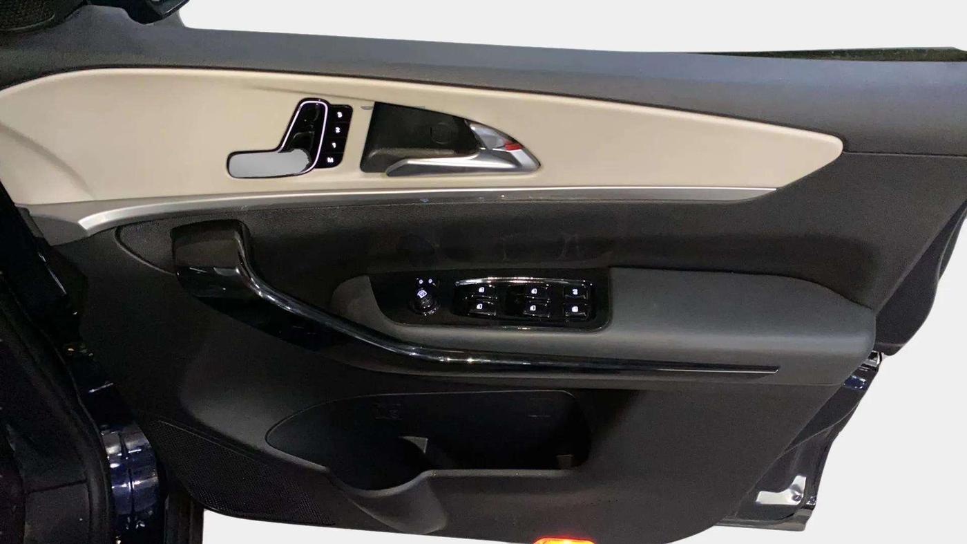 2023 Mahindra XUV700 AX 7 D AT 7 STR, Diesel, Automatic, 16,254 km, Driver Side Door Panels Control