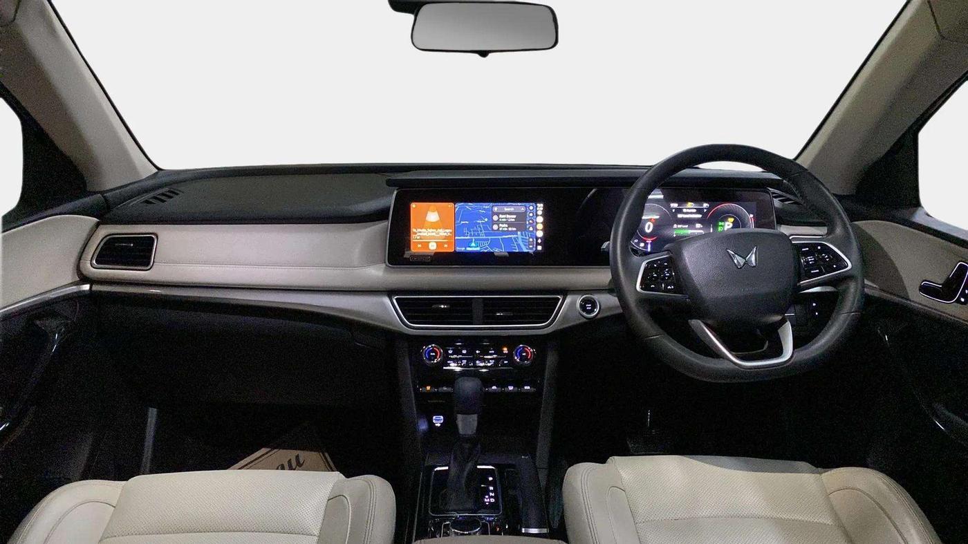 2023 Mahindra XUV700 AX 7 D AT 7 STR, Diesel, Automatic, 16,254 km, Dashboard