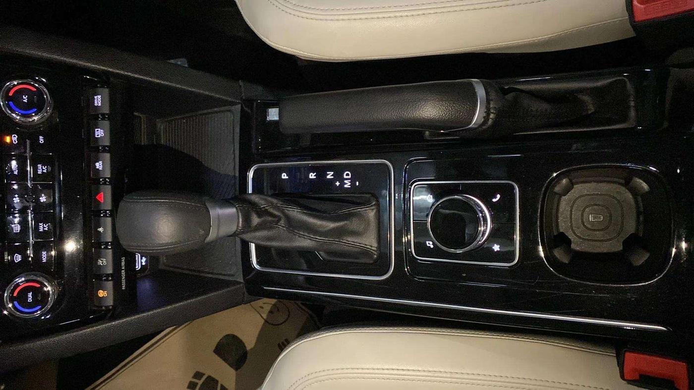 2023 Mahindra XUV700 AX 7 D AT 7 STR, Diesel, Automatic, 16,254 km, Gear Lever