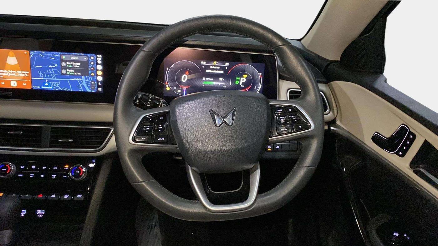 2023 Mahindra XUV700 AX 7 D AT 7 STR, Diesel, Automatic, 16,254 km, Steering Wheel Close Up