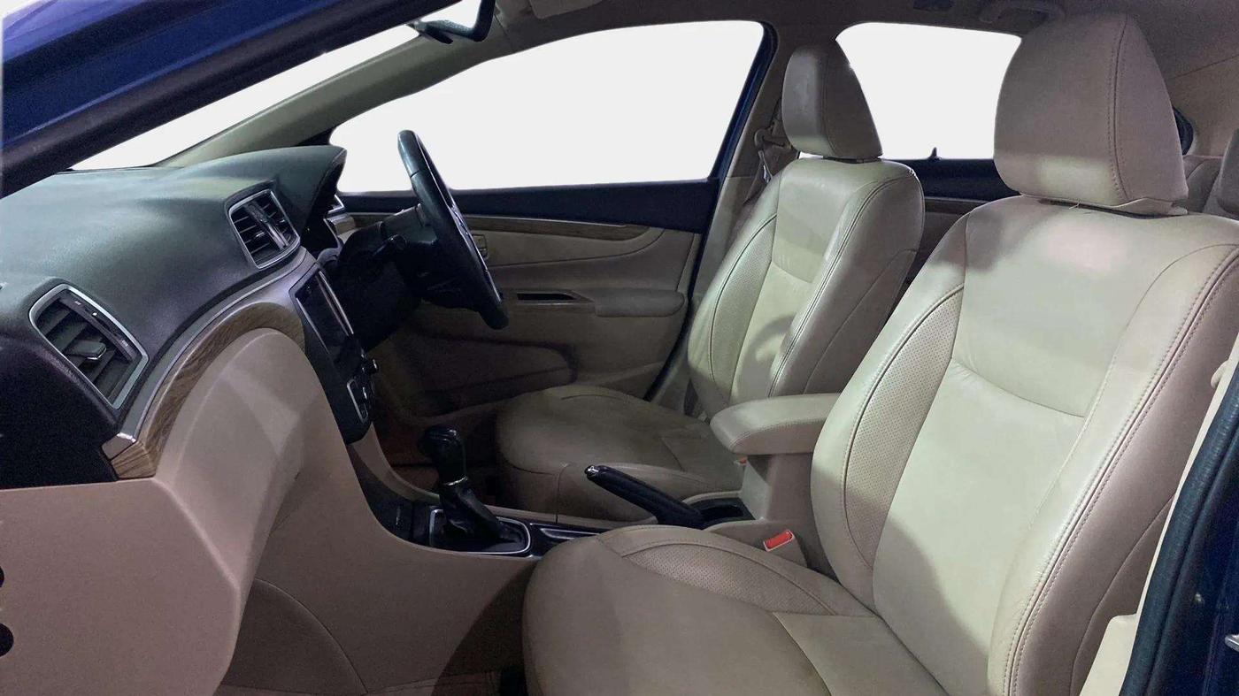2019 Maruti Ciaz ALPHA  AT 1.5 SHVS PETROL, Petrol, Automatic, 99,521 km, Right Side Front Door Cabin