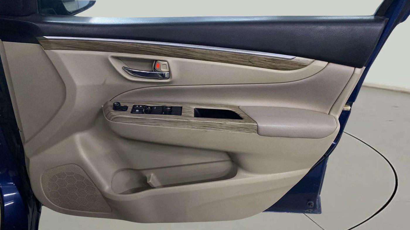 2019 Maruti Ciaz ALPHA  AT 1.5 SHVS PETROL, Petrol, Automatic, 99,521 km, Driver Side Door Panels Control