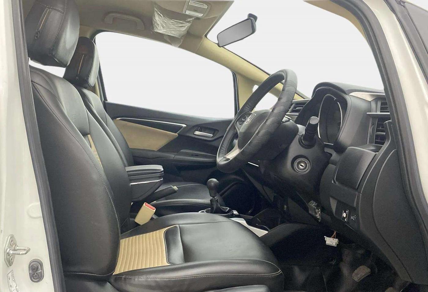 2015 Honda Jazz 1.2L I-VTEC V, CNG, Manual, 52,899 km, Right Side Front Door Cabin