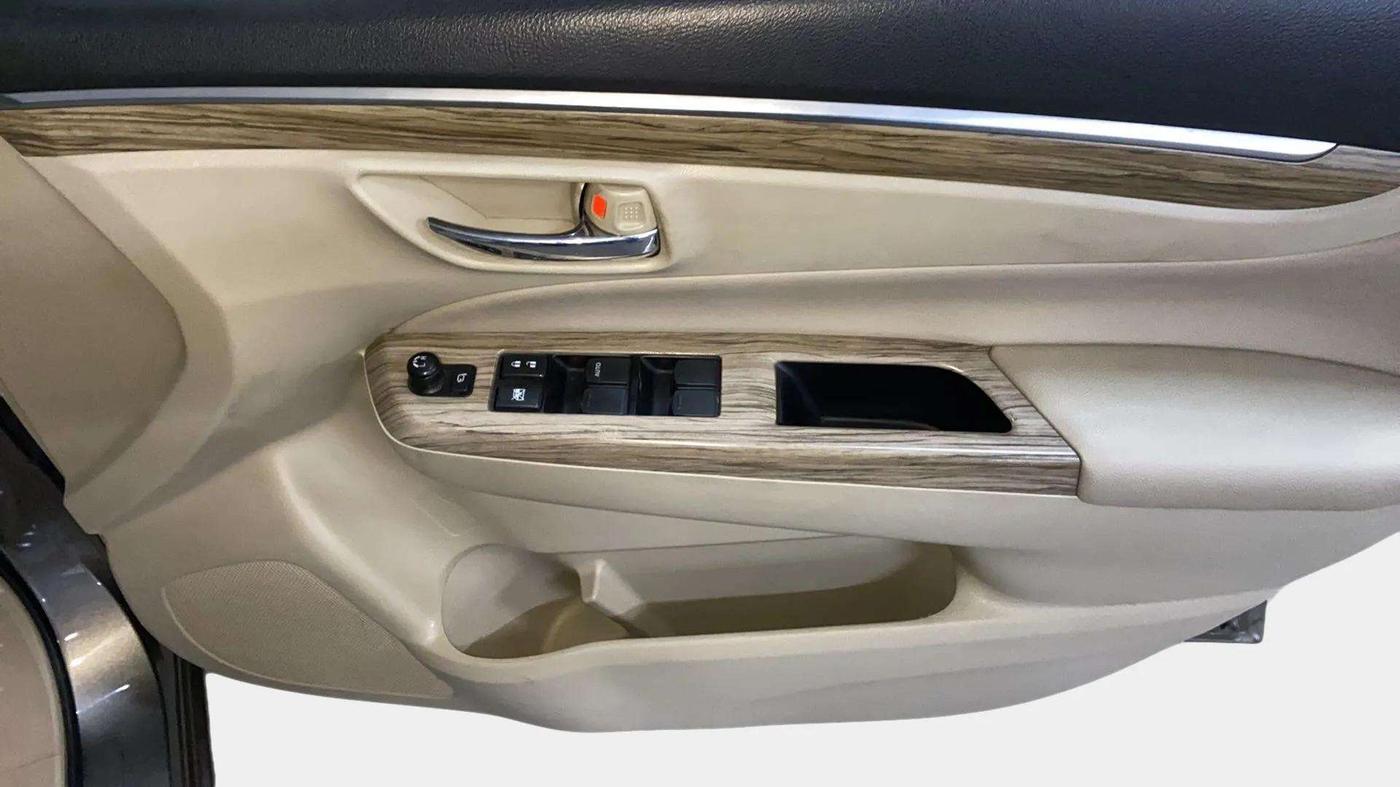 2020 Maruti Ciaz ALPHA  AT 1.5 SHVS PETROL, Petrol, Automatic, 31,580 km, Driver Side Door Panels Control