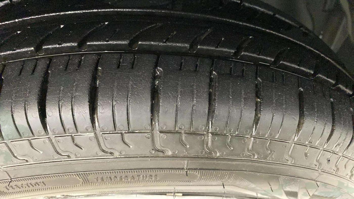 2016 Maruti Swift VXI, Petrol, Manual, 55,971 km, Right Front Tyre Tread