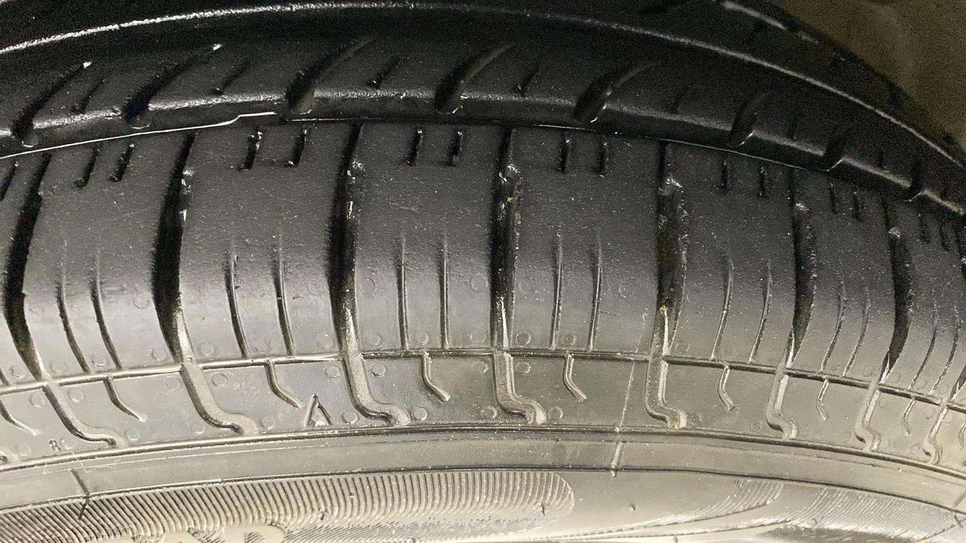 2016 Maruti Swift VXI, Petrol, Manual, 55,971 km, Left Rear Tyre Tread