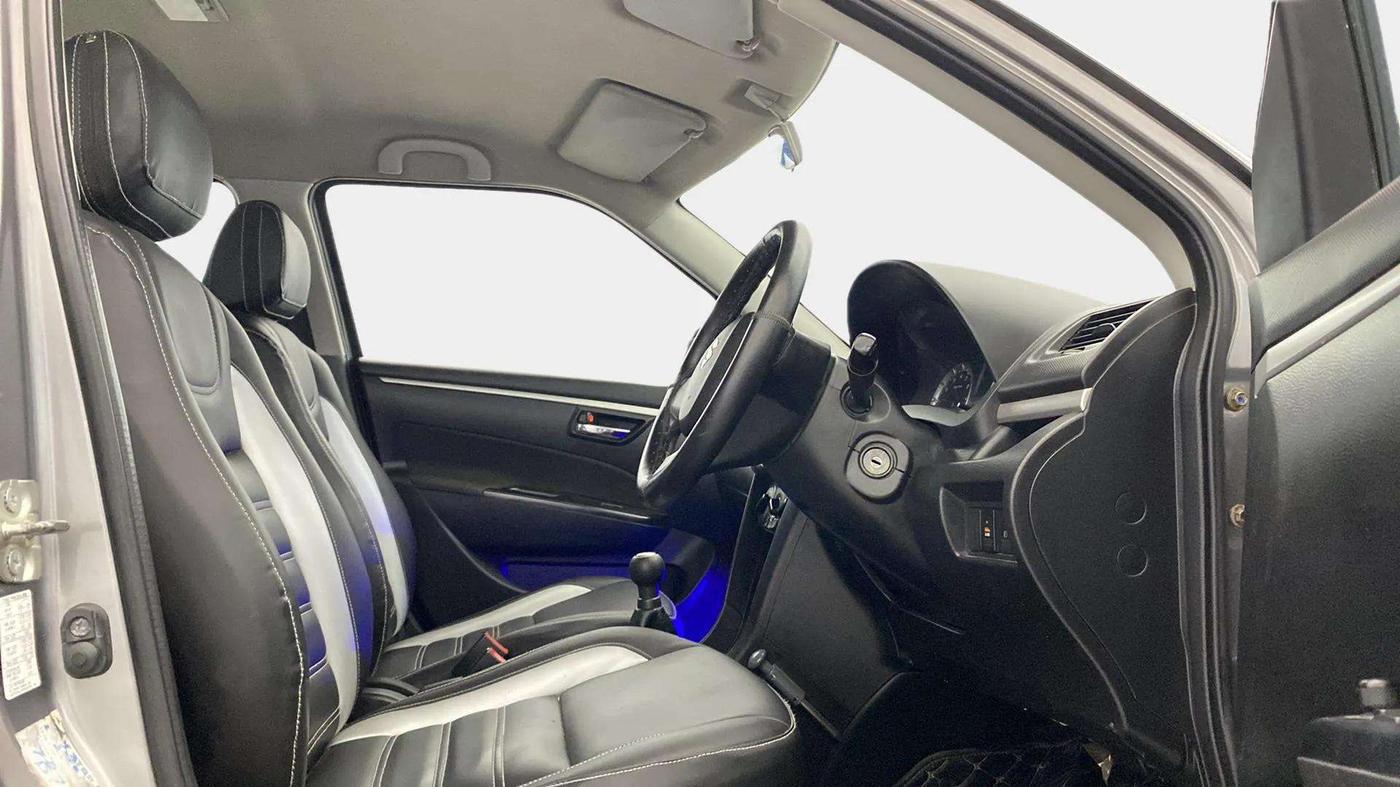 2016 Maruti Swift VXI, Petrol, Manual, 55,971 km, Right Side Front Door Cabin