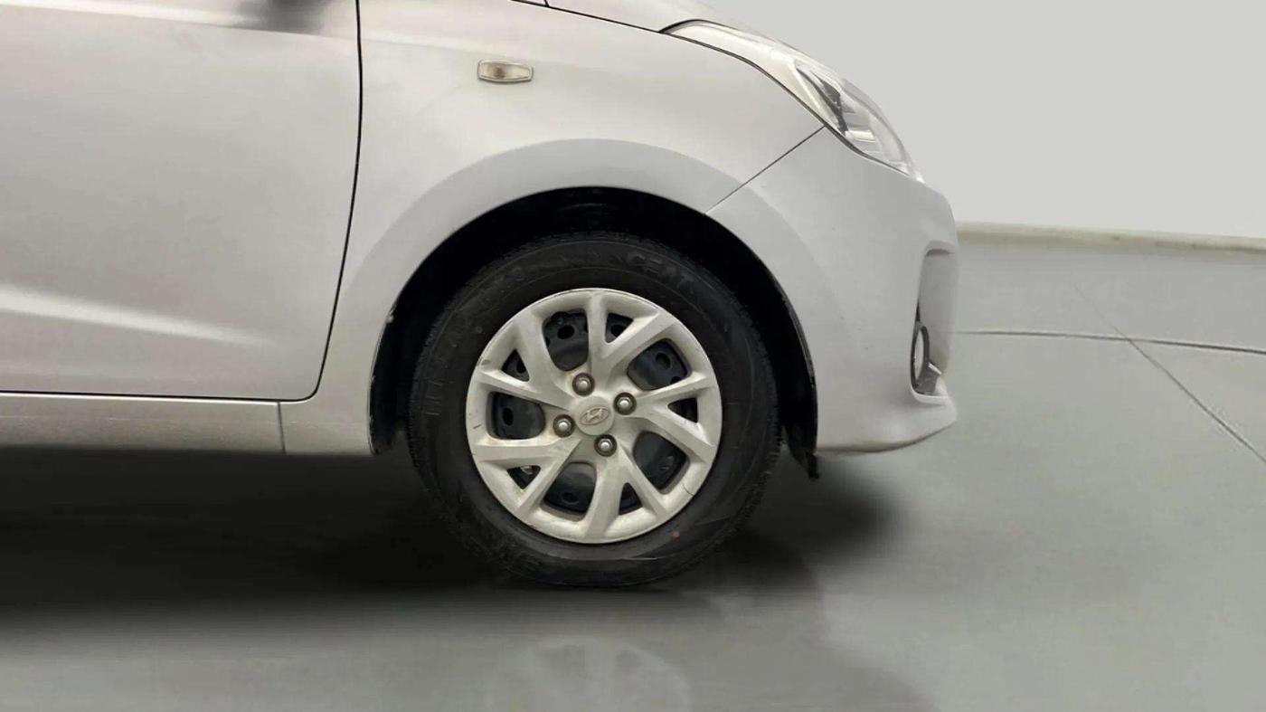 2018 Hyundai Grand i10 MAGNA 1.2 KAPPA VTVT, CNG, Manual, 49,924 km, Right Front Wheel