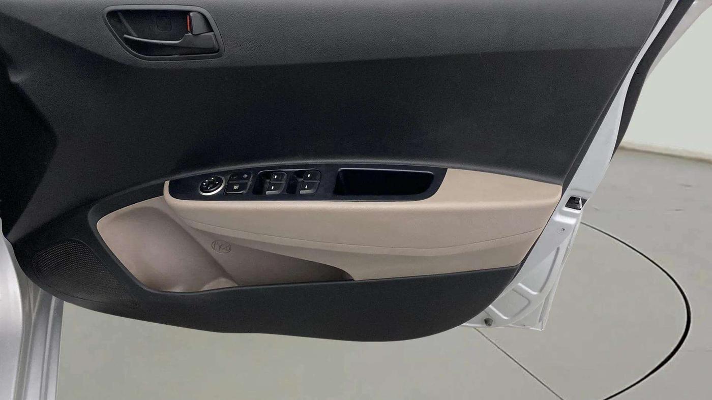 2018 Hyundai Grand i10 MAGNA 1.2 KAPPA VTVT, CNG, Manual, 49,924 km, Driver Side Door Panels Control