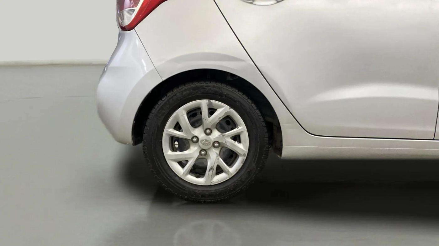 2018 Hyundai Grand i10 MAGNA 1.2 KAPPA VTVT, CNG, Manual, 49,924 km, Right Rear Wheel