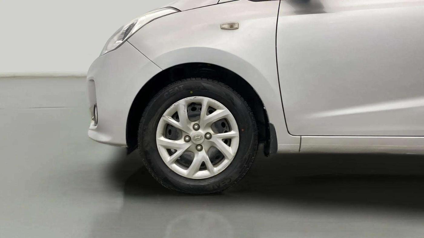 2018 Hyundai Grand i10 MAGNA 1.2 KAPPA VTVT, CNG, Manual, 49,924 km, Left Front Wheel