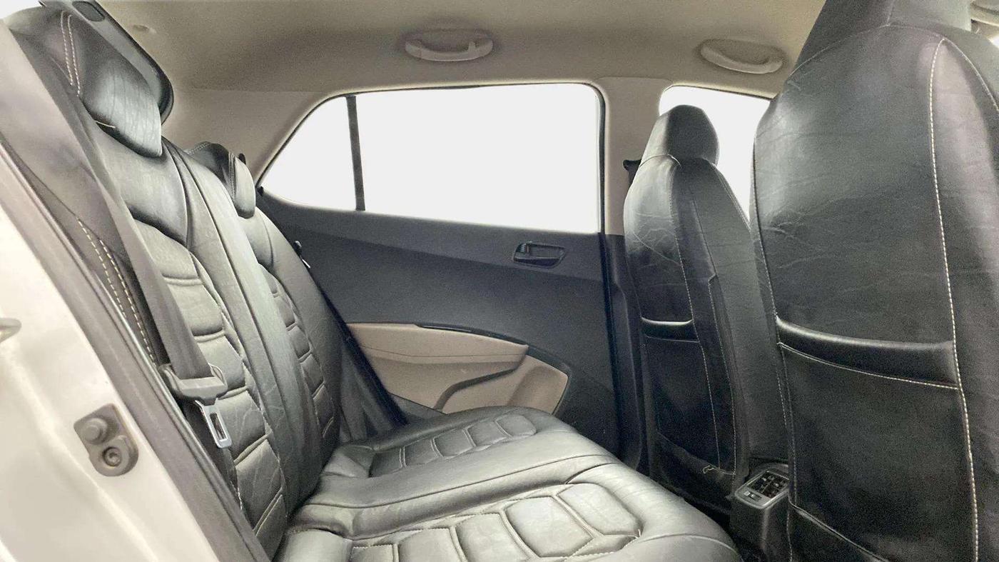 2018 Hyundai Grand i10 MAGNA 1.2 KAPPA VTVT, CNG, Manual, 49,924 km, Right Side Rear Door Cabin