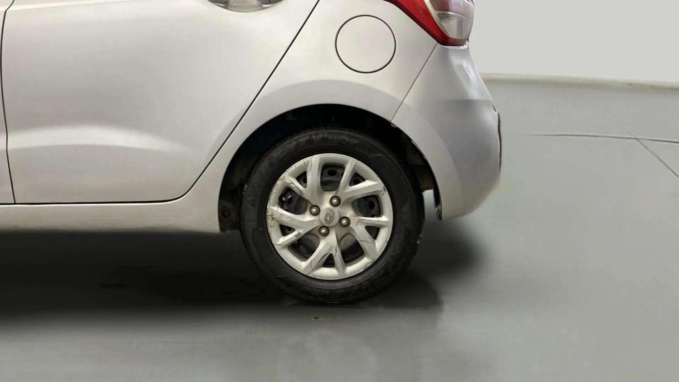 2018 Hyundai Grand i10 MAGNA 1.2 KAPPA VTVT, CNG, Manual, 49,924 km, Left Rear Wheel