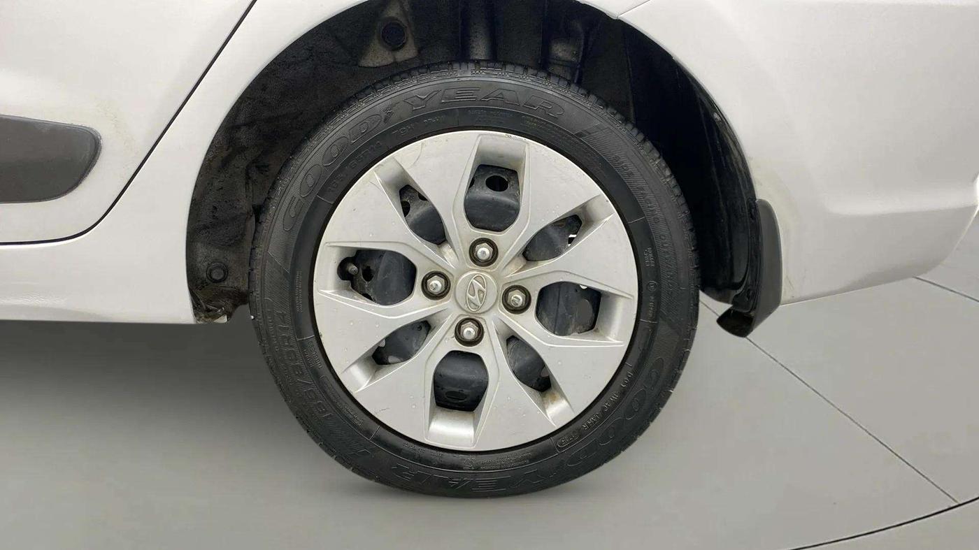 2015 Hyundai Xcent S 1.2, Petrol, Manual, 52,737 km, Left Rear Wheel