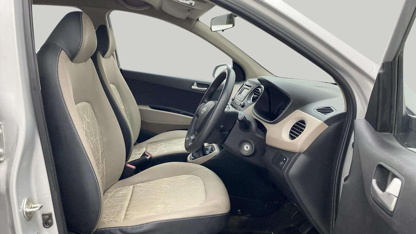 2015 Hyundai Xcent S 1.2, Petrol, Manual, 52,737 km, Right Side Front Door Cabin