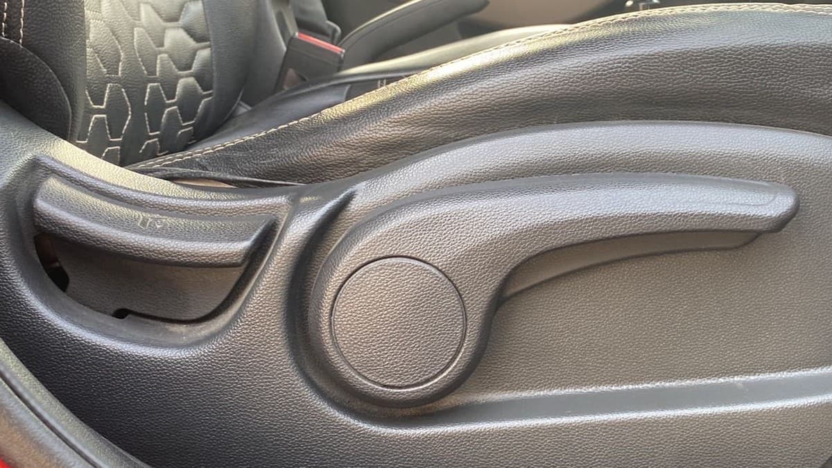 2015 Hyundai Elite i20 ASTA 1.2, Petrol, Manual, 64,392 km, Driver Side Adjustment Panel