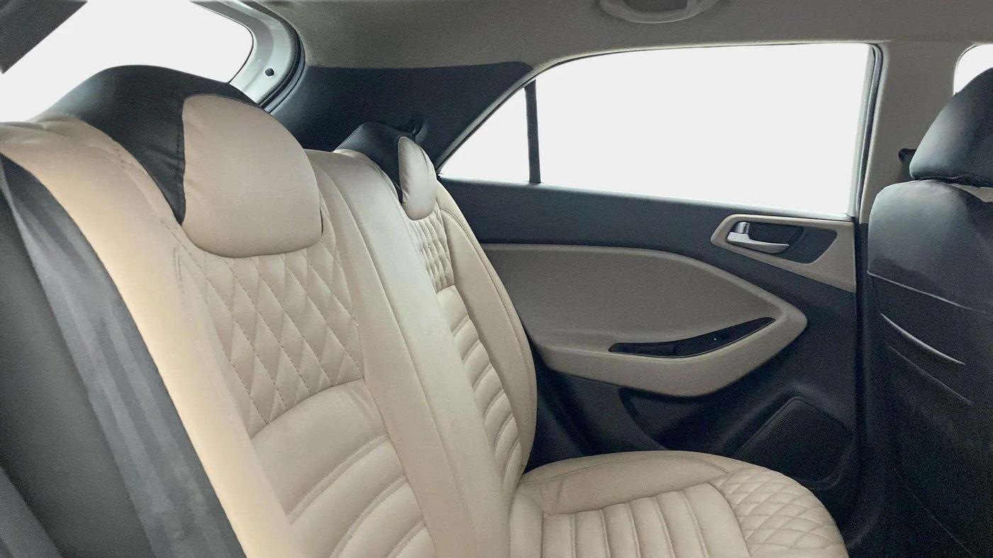 2019 Hyundai Elite i20 MAGNA PLUS 1.2, CNG, Manual, 53,246 km, Right Side Rear Door Cabin