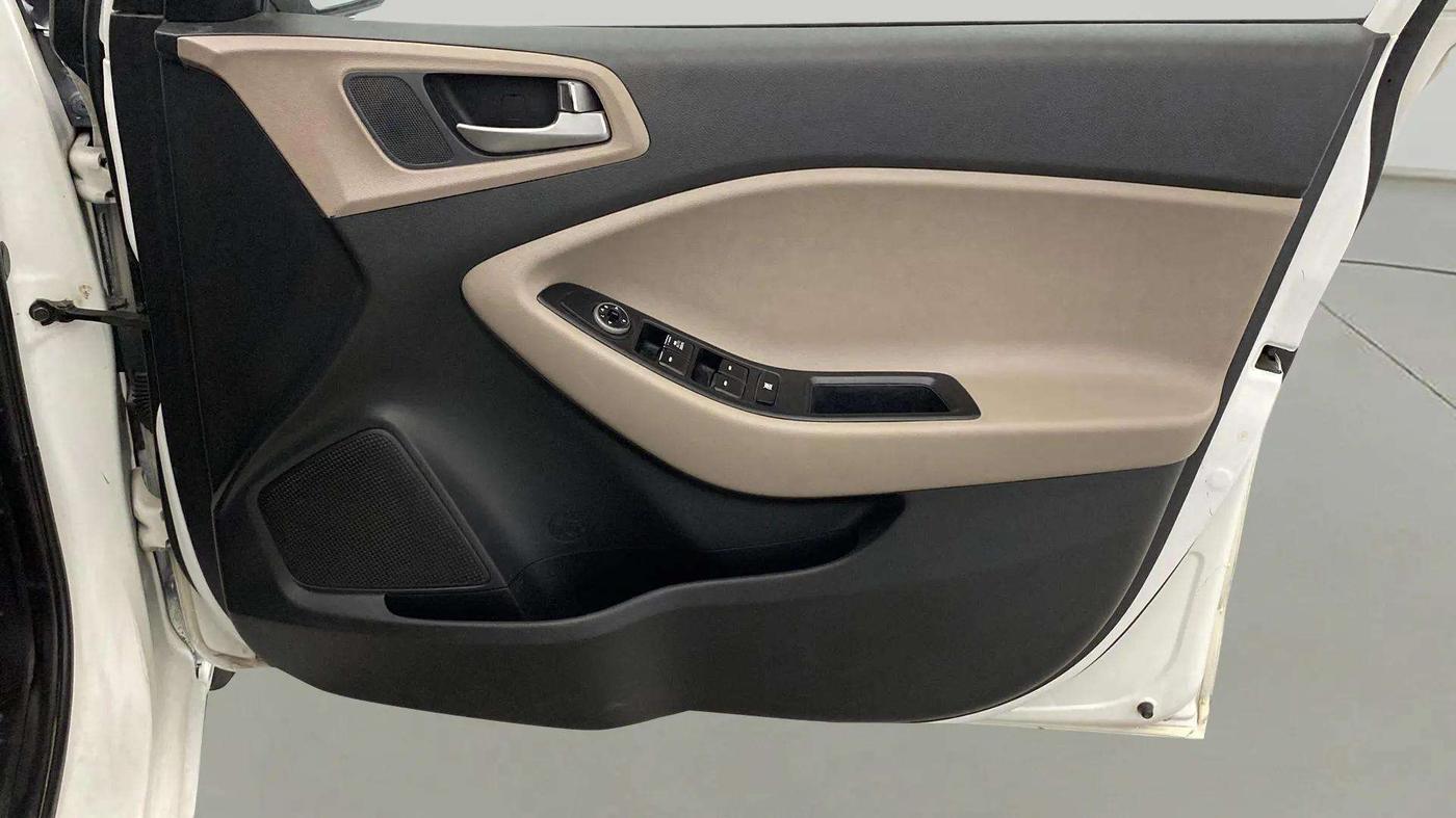 2019 Hyundai Elite i20 MAGNA PLUS 1.2, CNG, Manual, 53,246 km, Driver Side Door Panels Control
