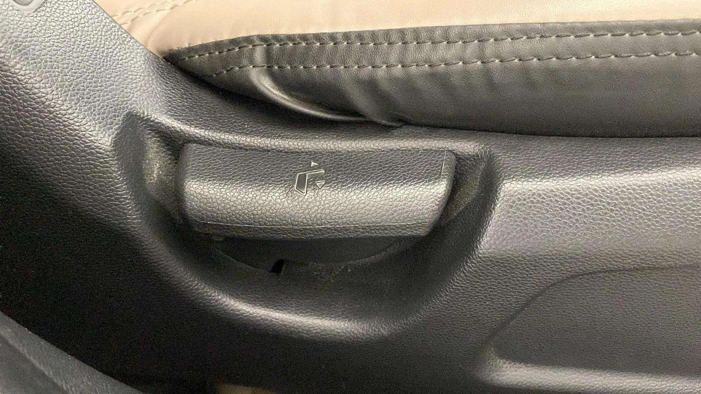 2019 Hyundai Elite i20 MAGNA PLUS 1.2, CNG, Manual, 53,246 km, Driver Side Adjustment Panel