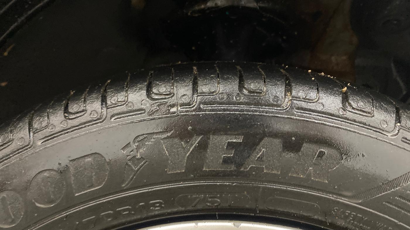 2015 Hyundai Eon SPORTZ, Petrol, Manual, 94,367 km, Right Front Tyre Tread