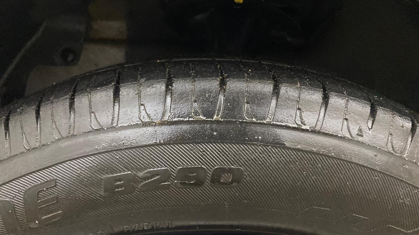 2015 Hyundai Eon SPORTZ, Petrol, Manual, 94,367 km, Left Front Tyre Tread