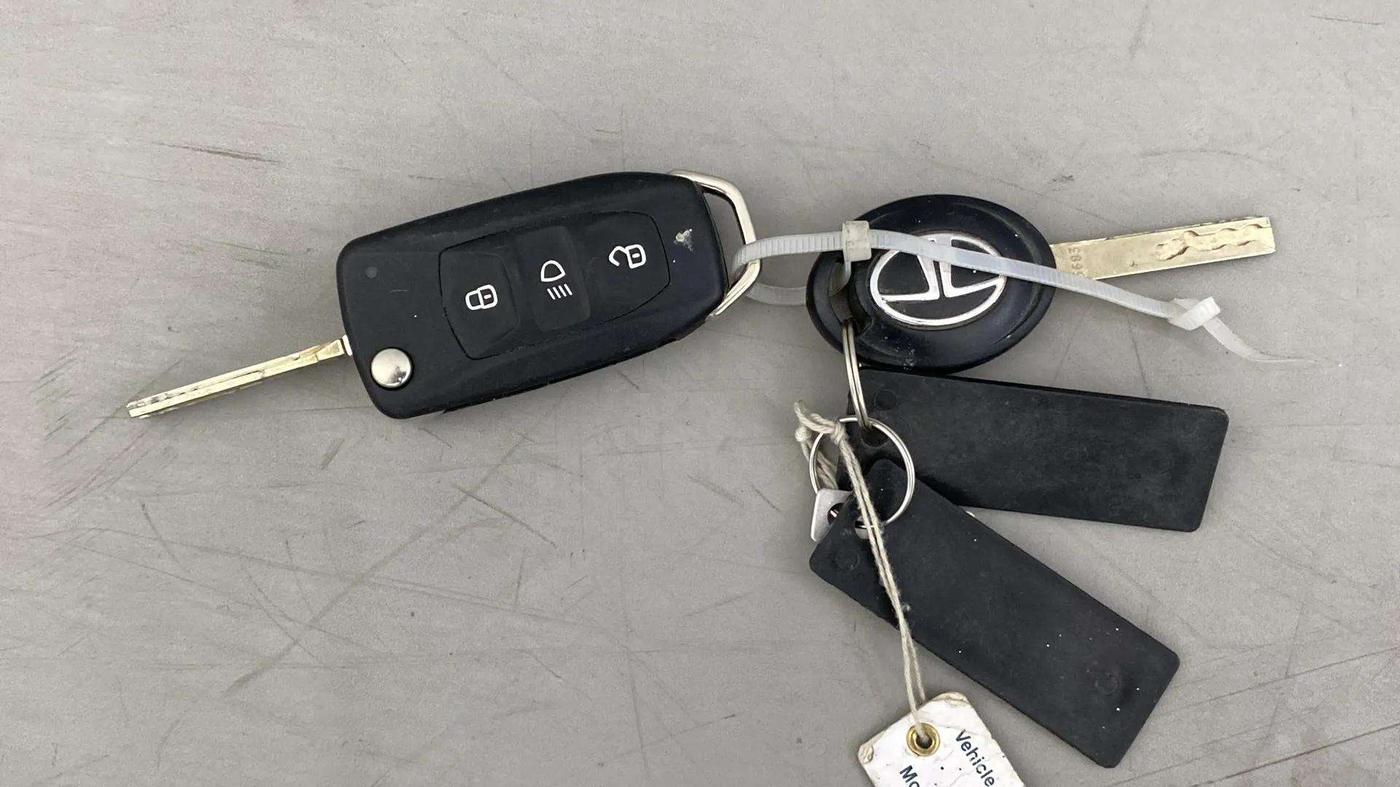 2024 Tata Tiago  XZA Plus CNG, CNG, Automatic, 19,032 km, Key Close Up