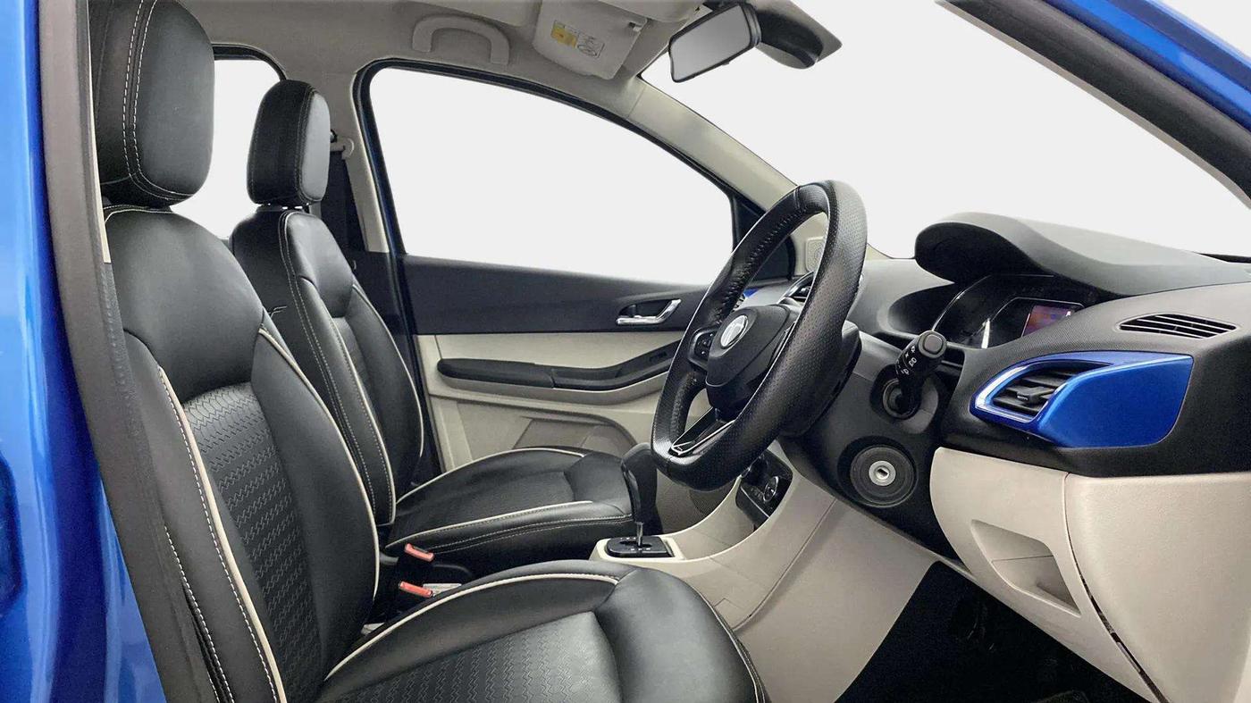 2024 Tata Tiago  XZA Plus CNG, CNG, Automatic, 19,032 km, Right Side Front Door Cabin