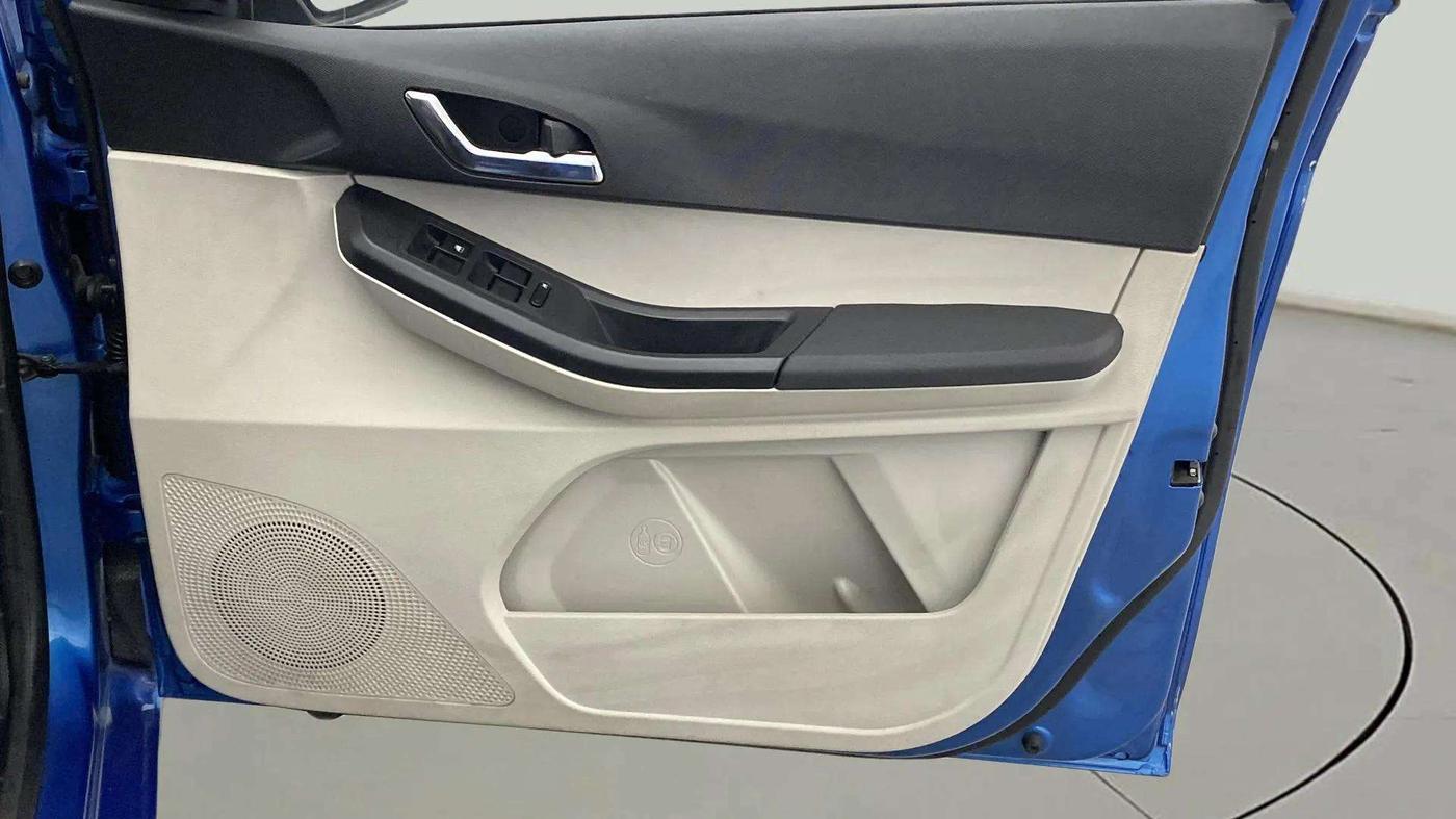 2024 Tata Tiago  XZA Plus CNG, CNG, Automatic, 19,032 km, Driver Side Door Panels Control