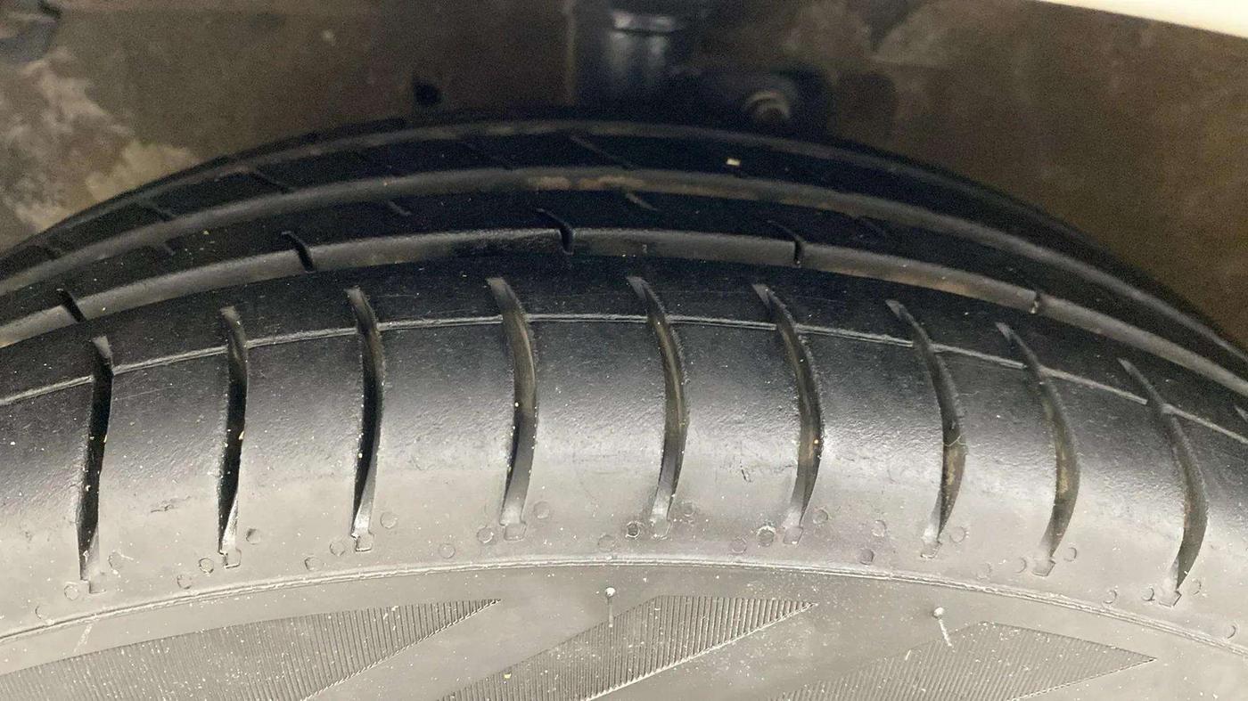 2016 Maruti Celerio VXI AMT, Petrol, Automatic, 81,061 km, Left Front Tyre Tread
