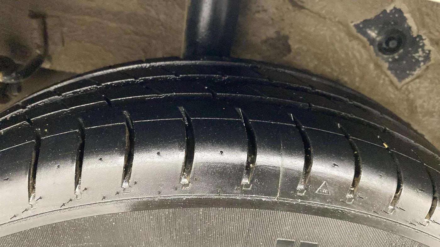 2016 Maruti Celerio VXI AMT, Petrol, Automatic, 81,061 km, Right Rear Tyre Tread