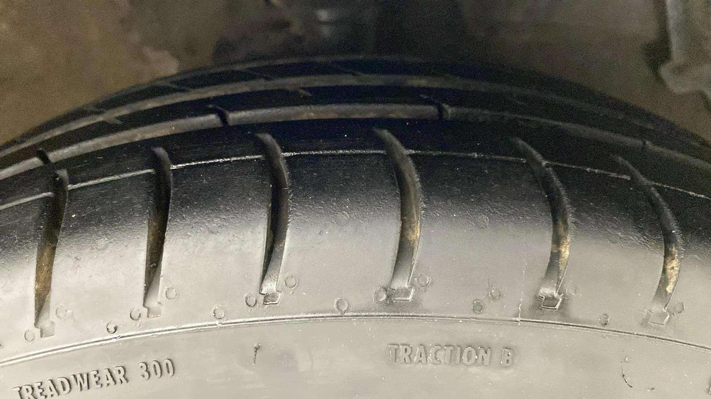 2016 Maruti Celerio VXI AMT, Petrol, Automatic, 81,061 km, Right Front Tyre Tread