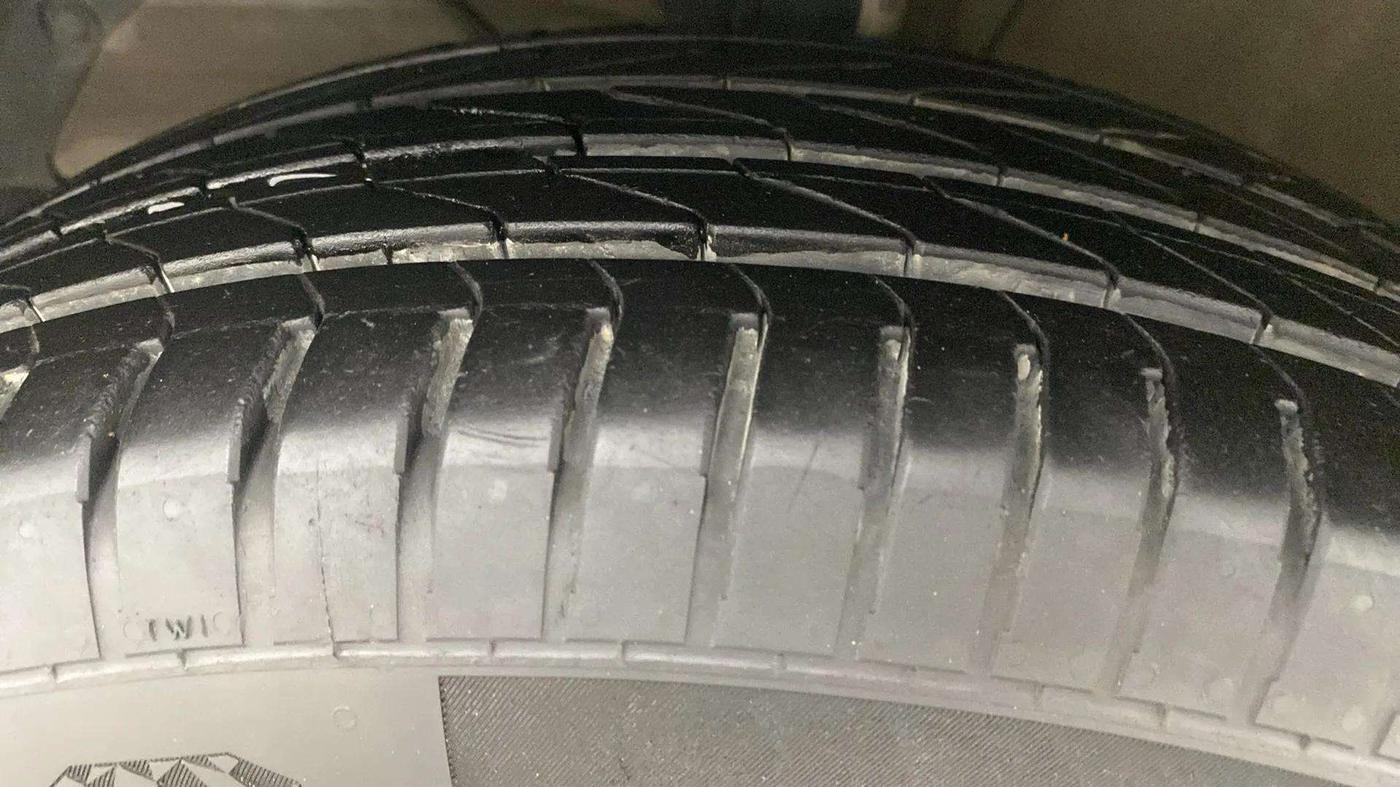 2021 Maruti Ertiga ZXI+ SHVS, Petrol, Manual, 74,629 km, Left Front Tyre Tread