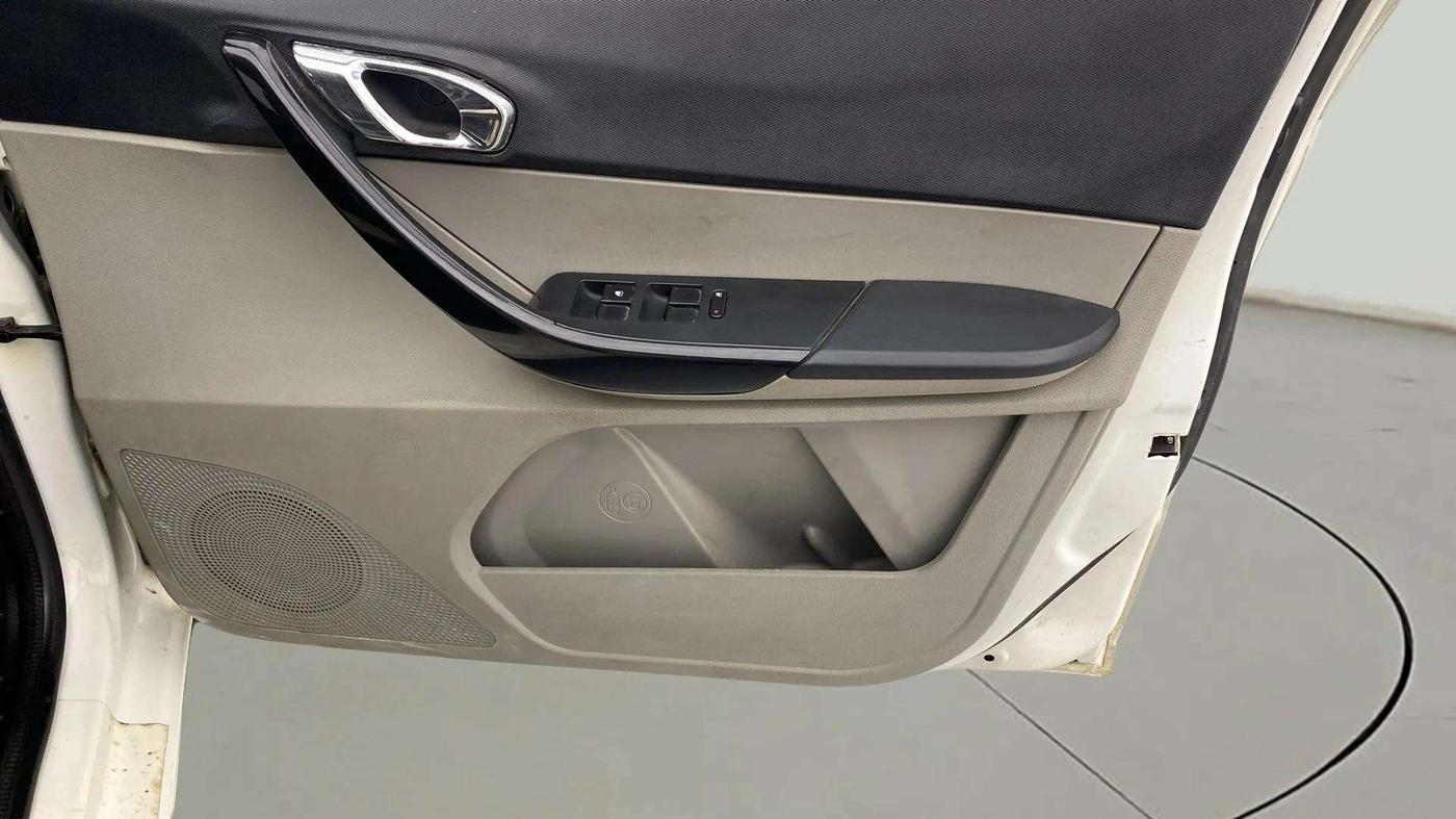 2019 Tata Tiago XZ PLUS PETROL, Petrol, Manual, 63,697 km, Driver Side Door Panels Control