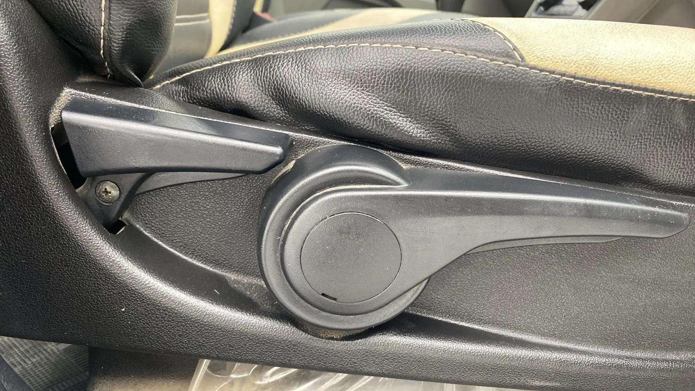 2019 Tata Tiago XZ PLUS PETROL, Petrol, Manual, 63,697 km, Driver Side Adjustment Panel