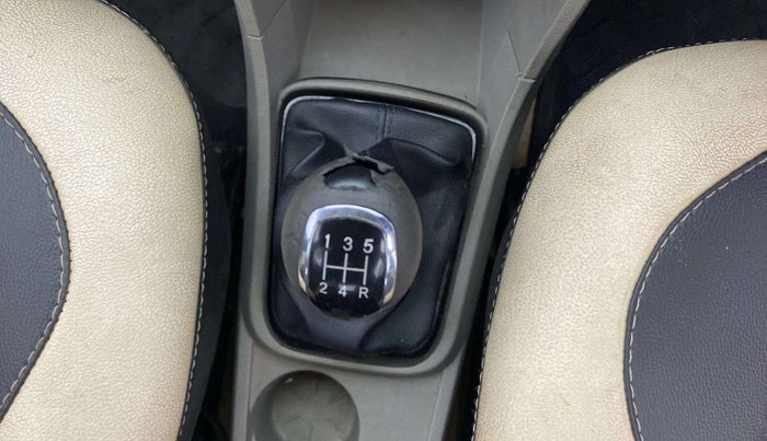 2019 Tata Tiago XZ PLUS PETROL, Petrol, Manual, 63,569 km, Gear lever - Knob cover torn