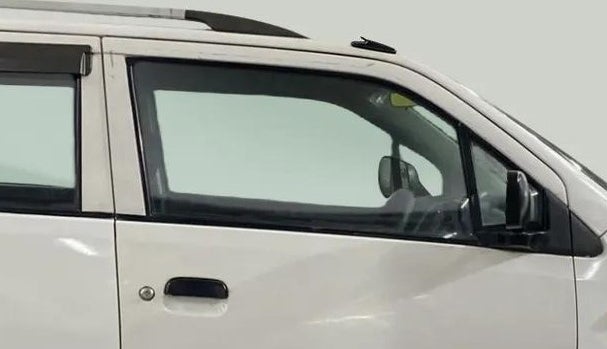 2015 Maruti Wagon R 1.0 LXI CNG, CNG, Manual, 67,523 km, Driver-side door - Door visor damaged