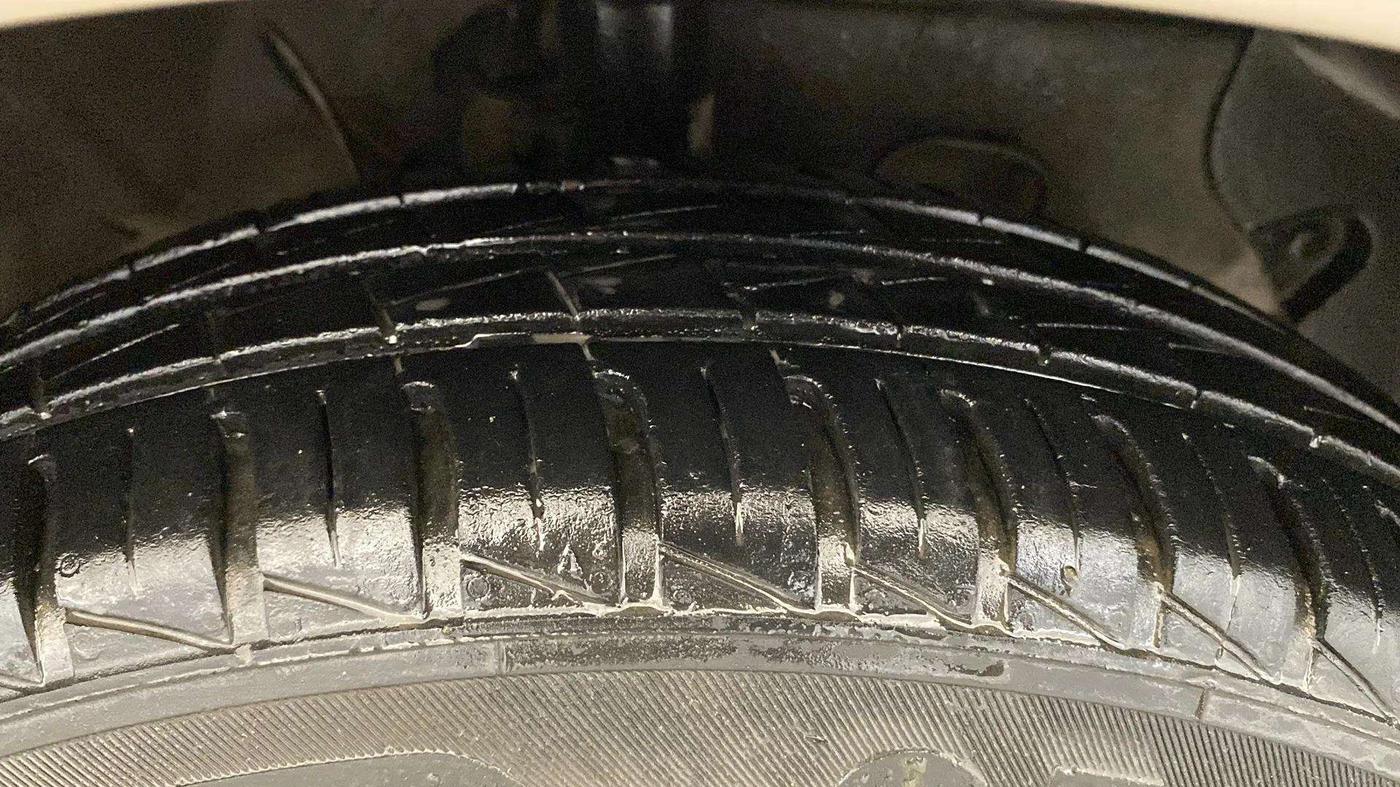 2021 Hyundai NEW SANTRO SPORTZ EXECUTIVE MT CNG, CNG, Manual, 35,303 km, Right Front Tyre Tread
