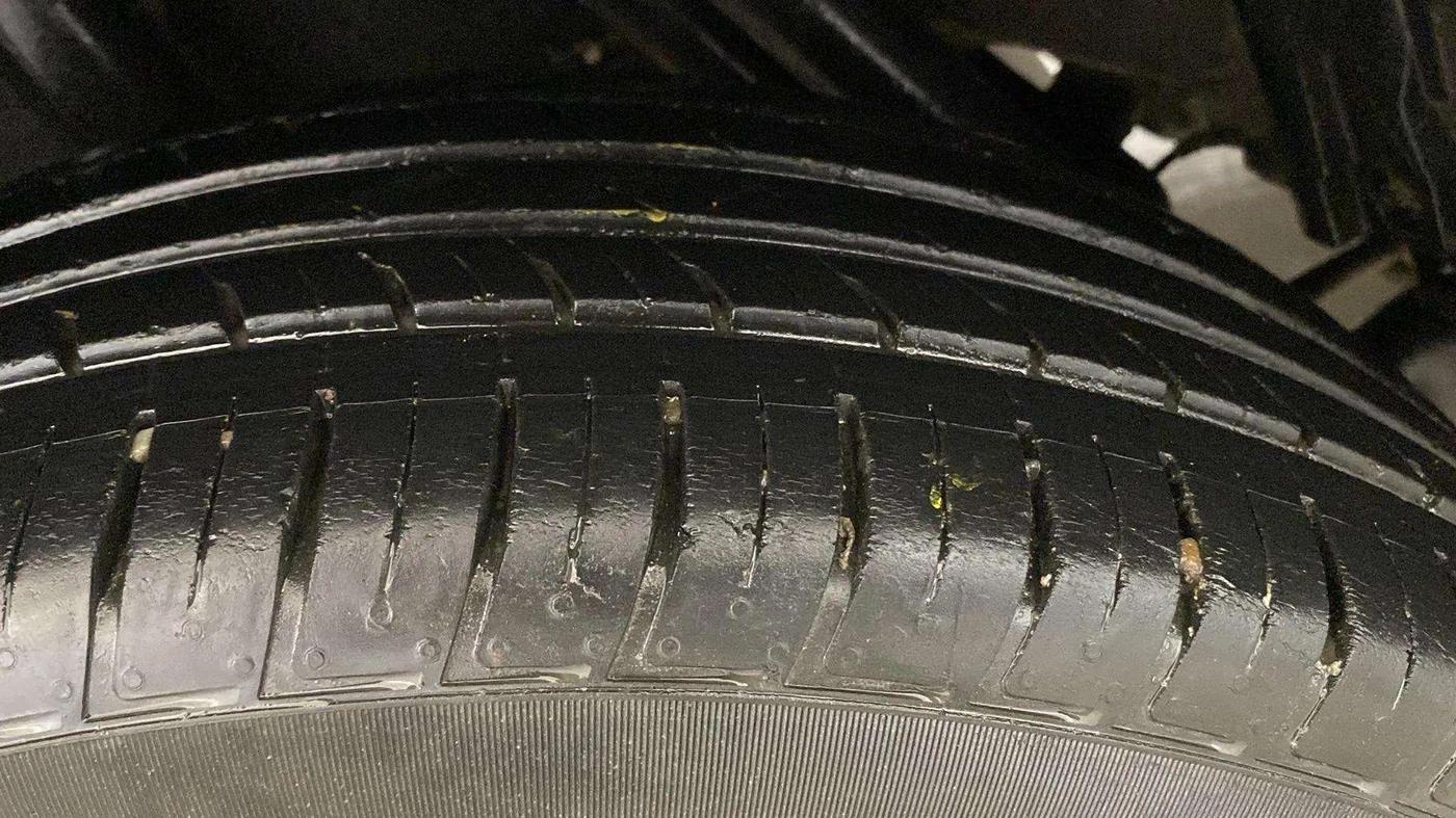 2020 Renault Duster RXZ 1.3 TURBO PETROL CVT, Petrol, Automatic, 33,098 km, Right Rear Tyre Tread