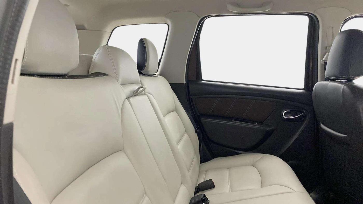 2020 Renault Duster RXZ 1.3 TURBO PETROL CVT, Petrol, Automatic, 33,098 km, Right Side Rear Door Cabin
